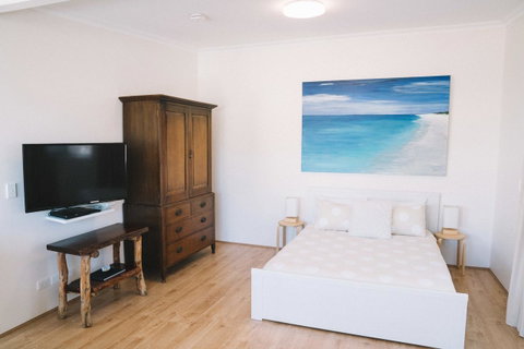 Sun Studio - Accommodation Redcliffe 6