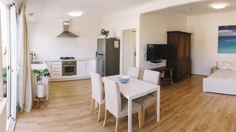 Sun Studio - Accommodation Redcliffe 2