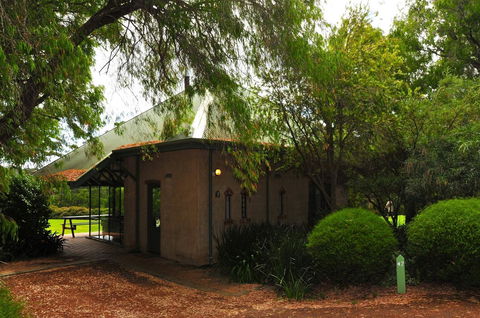 Waterfall Cottages - Accommodation Redcliffe 19