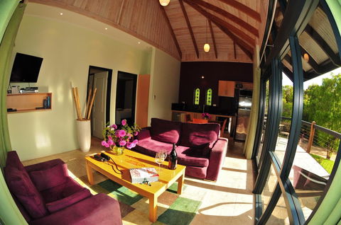 Waterfall Cottages - Accommodation Redcliffe 12