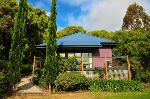 Waterfall Cottages - Accommodation Redcliffe 0