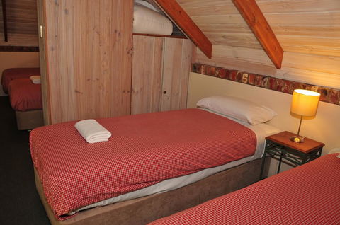 Waterfall Cottages - Accommodation Redcliffe 16