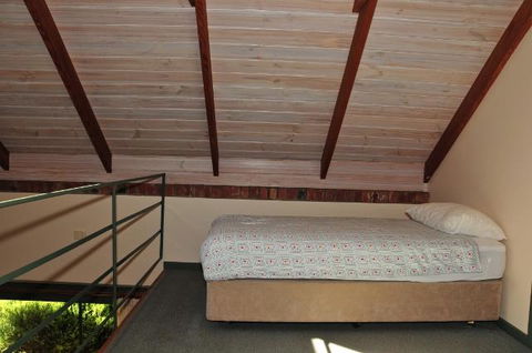 Waterfall Cottages - Accommodation Redcliffe 3