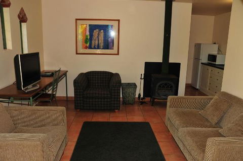 Waterfall Cottages - Accommodation Redcliffe 6