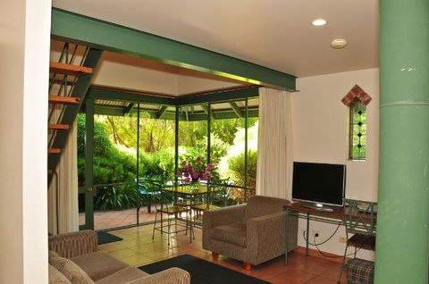 Waterfall Cottages - Accommodation Redcliffe 5