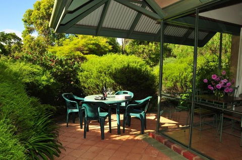 Waterfall Cottages - Accommodation Redcliffe 7