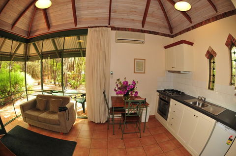 Waterfall Cottages - Accommodation Redcliffe 18