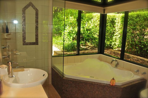 Waterfall Cottages - Accommodation Redcliffe 9