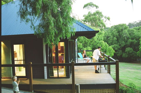 Waterfall Cottages - Accommodation Redcliffe 1