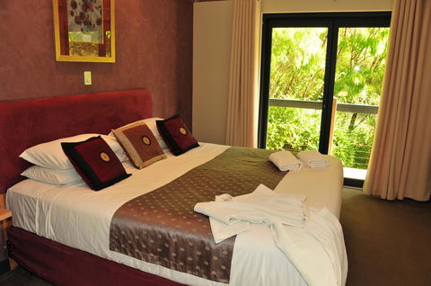 Waterfall Cottages - Accommodation Redcliffe 11