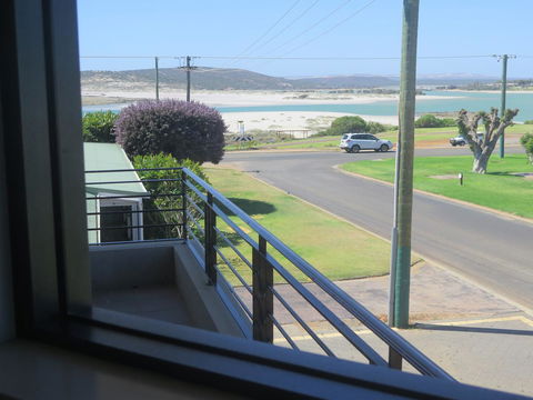 Kalbarri Riverfront Unit - Accommodation Redcliffe 4