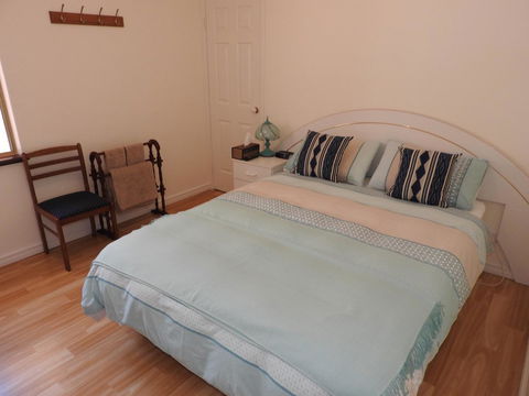 The Royal Dolphin Bed & Breakfast Safety Bay - Accommodation Redcliffe 18