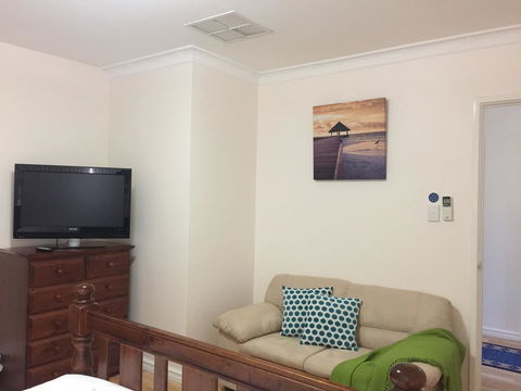 The Royal Dolphin Bed & Breakfast Safety Bay - Accommodation Redcliffe 30