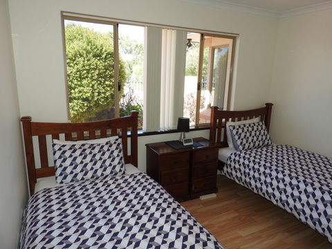The Royal Dolphin Bed & Breakfast Safety Bay - Accommodation Redcliffe 16