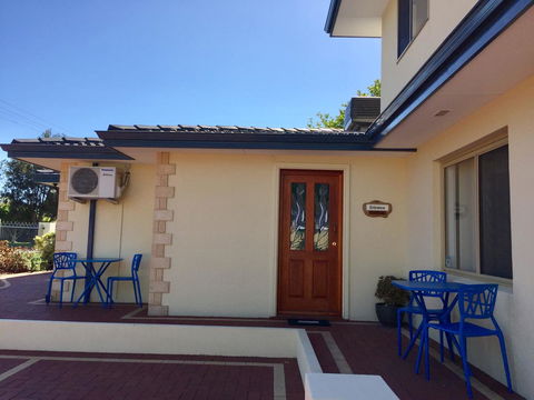 The Royal Dolphin Bed & Breakfast Safety Bay - Accommodation Redcliffe 25