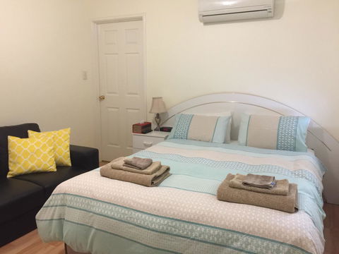 The Royal Dolphin Bed & Breakfast Safety Bay - Accommodation Redcliffe 1