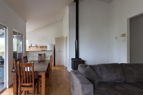 Peppy Beach Ocean Views - Accommodation Redcliffe 6