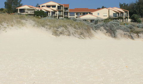 Scarborough & Absolutely Beachfront - Accommodation Redcliffe 0