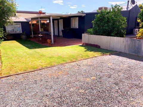 The Cottage That Could - Accommodation Redcliffe 2