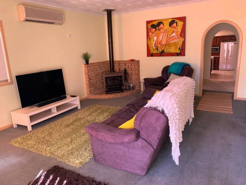 The Cottage That Could - Accommodation Redcliffe 5