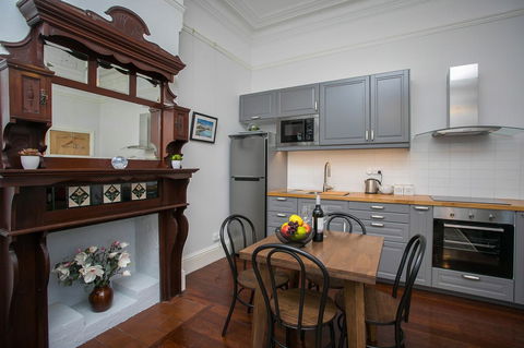 Danum House - Accommodation Redcliffe 2