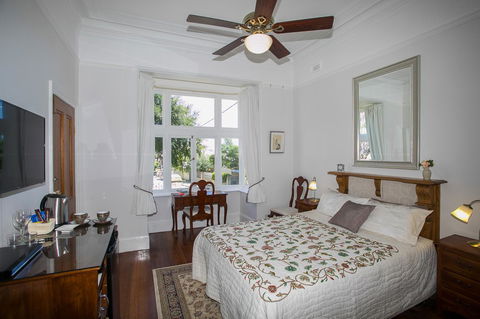 Danum House - Accommodation Redcliffe 13