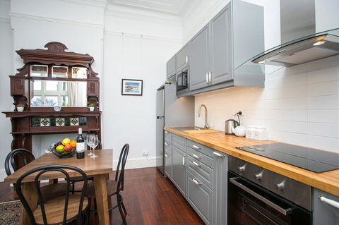 Danum House - Accommodation Redcliffe 1