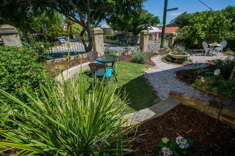 Danum House - Accommodation Redcliffe 5