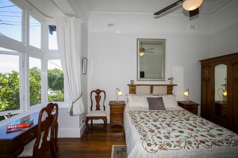 Danum House - Accommodation Redcliffe 7