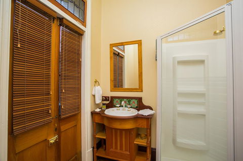 Danum House - Accommodation Redcliffe 21