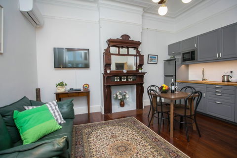 Danum House - Accommodation Redcliffe 3
