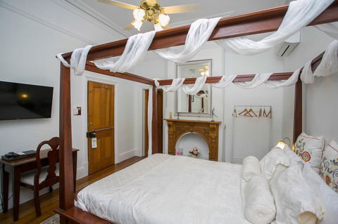 Danum House - Accommodation Redcliffe 12