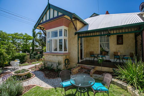 Danum House - Accommodation Redcliffe 15