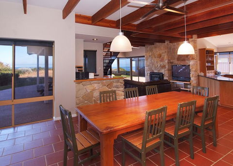 Searenity - Accommodation Redcliffe 4