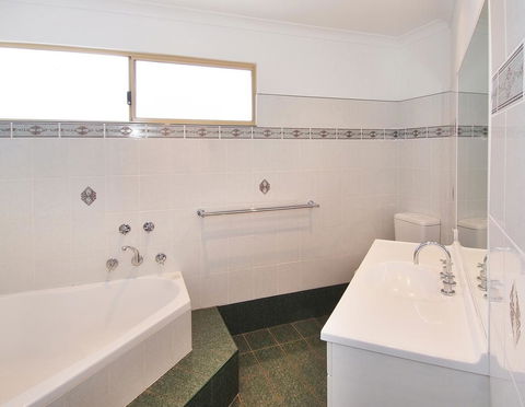Searenity - Accommodation Redcliffe 5