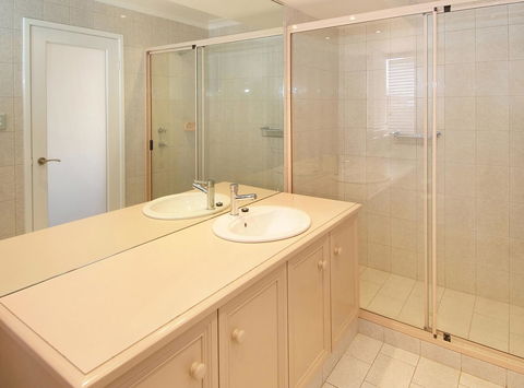 Searenity - Accommodation Redcliffe 12
