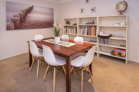 Boardwalk - Accommodation Redcliffe 9