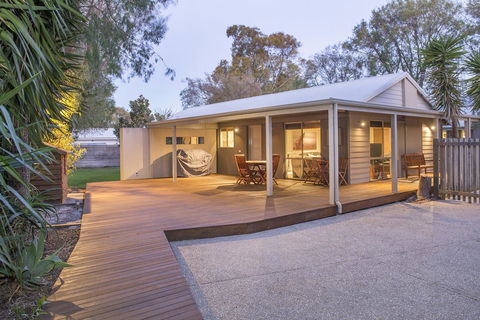 Boardwalk - Accommodation Redcliffe 2