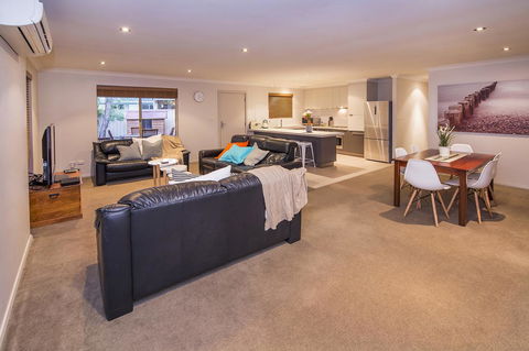 Boardwalk - Accommodation Redcliffe 14