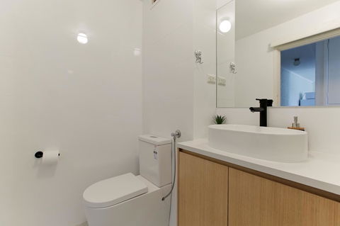 SEA BREEZE â€“ Between Cottesloe Beach & Swan River - Accommodation Redcliffe 3