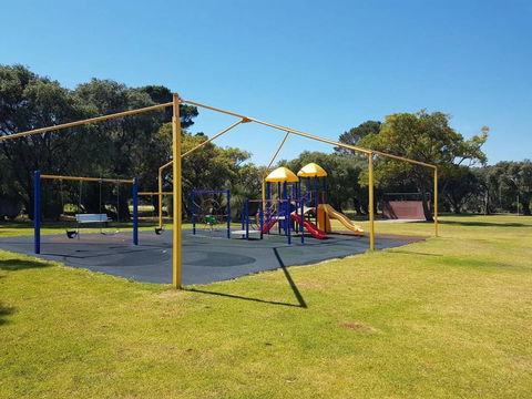 SEA BREEZE â€“ Between Cottesloe Beach & Swan River - Accommodation Redcliffe 20