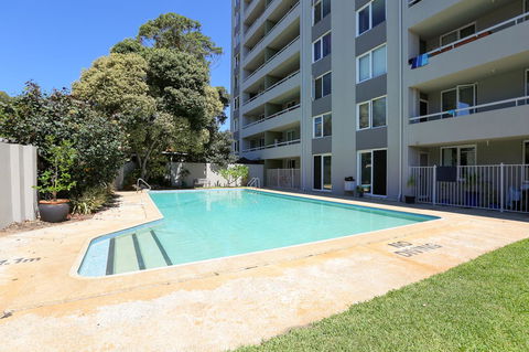 SEA BREEZE â€“ Between Cottesloe Beach & Swan River - Accommodation Redcliffe 4