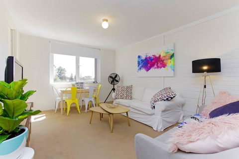 SEA BREEZE â€“ Between Cottesloe Beach & Swan River - Accommodation Redcliffe 10