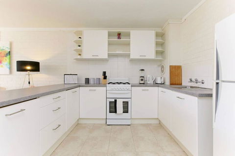 SEA BREEZE â€“ Between Cottesloe Beach & Swan River - Accommodation Redcliffe 15