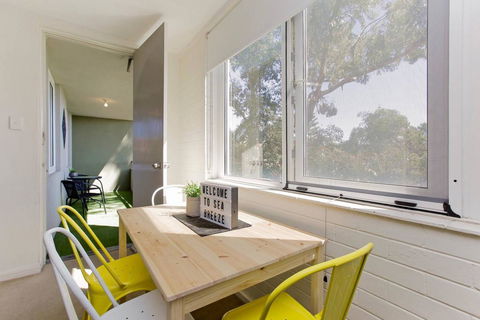 SEA BREEZE â€“ Between Cottesloe Beach & Swan River - Accommodation Redcliffe 9