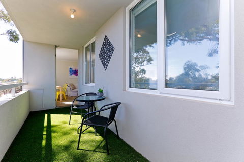 SEA BREEZE â€“ Between Cottesloe Beach & Swan River - Accommodation Redcliffe 2