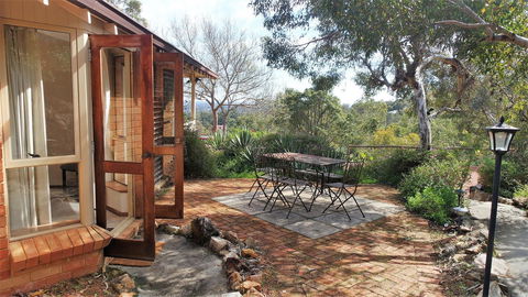 Eleebana Guest House - Accommodation Redcliffe 1