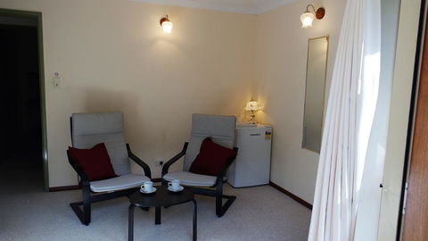 Eleebana Guest House - Accommodation Redcliffe 3