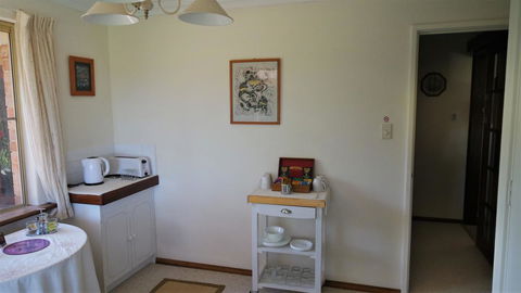 Eleebana Guest House - Accommodation Redcliffe 29