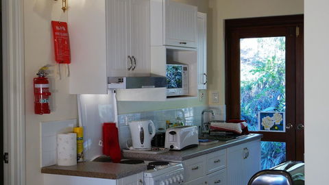 Eleebana Guest House - Accommodation Redcliffe 26